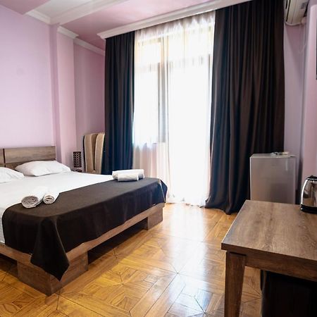 Hotel Porto Franco à Batoumi Extérieur photo