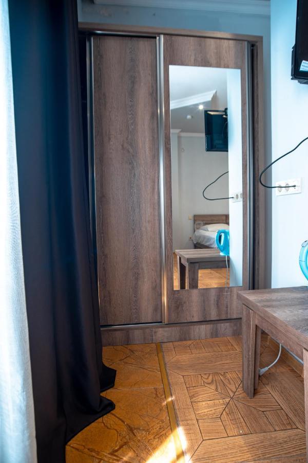 Hotel Porto Franco à Batoumi Extérieur photo