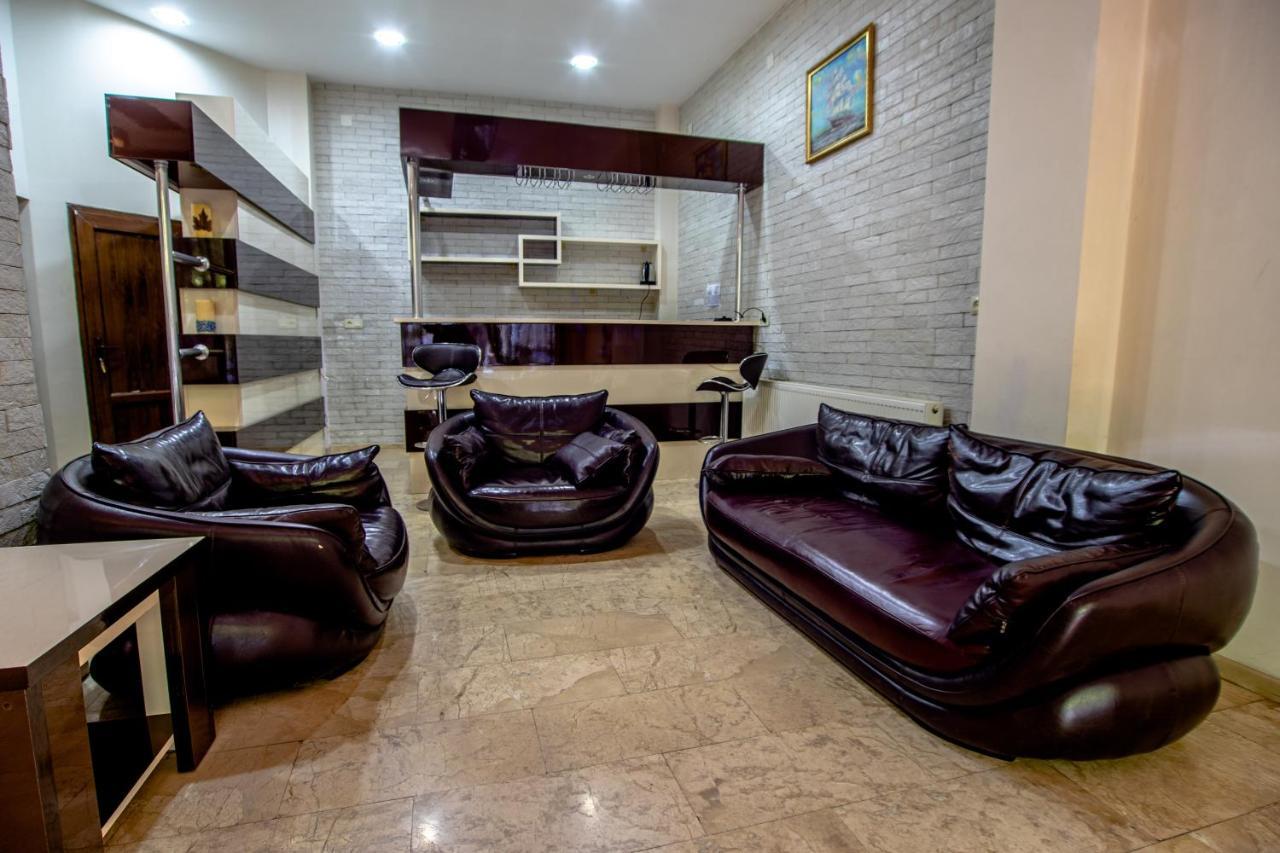 Hotel Porto Franco à Batoumi Extérieur photo