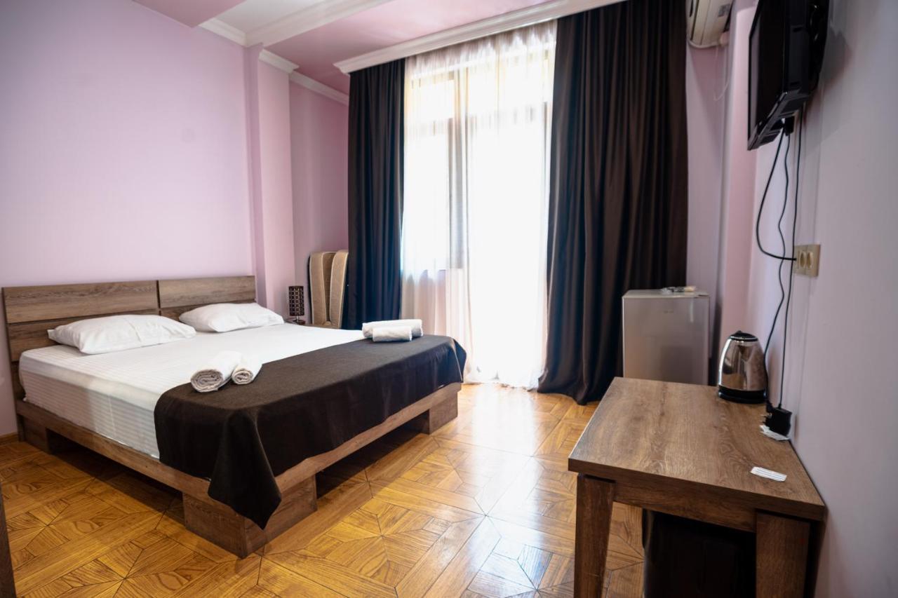 Hotel Porto Franco à Batoumi Extérieur photo