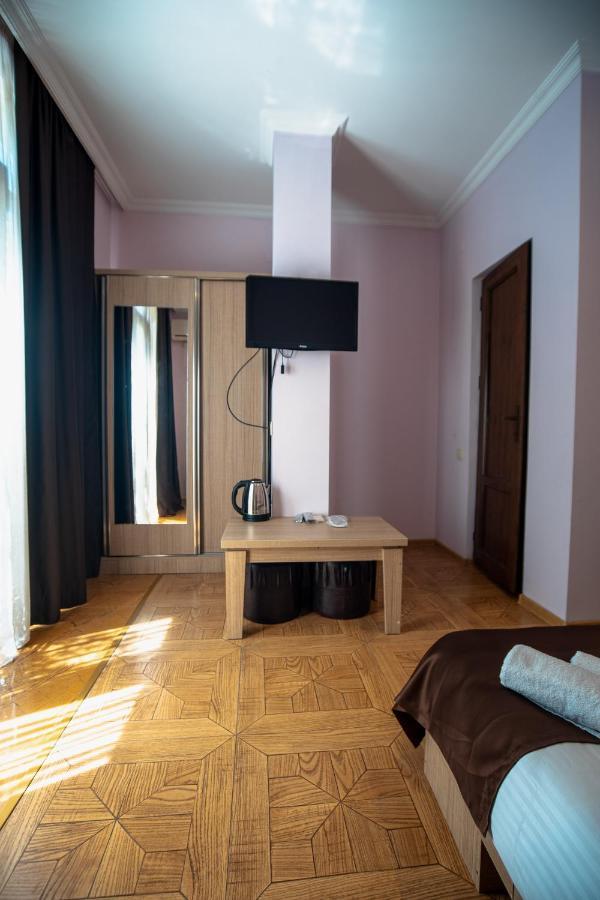 Hotel Porto Franco à Batoumi Extérieur photo