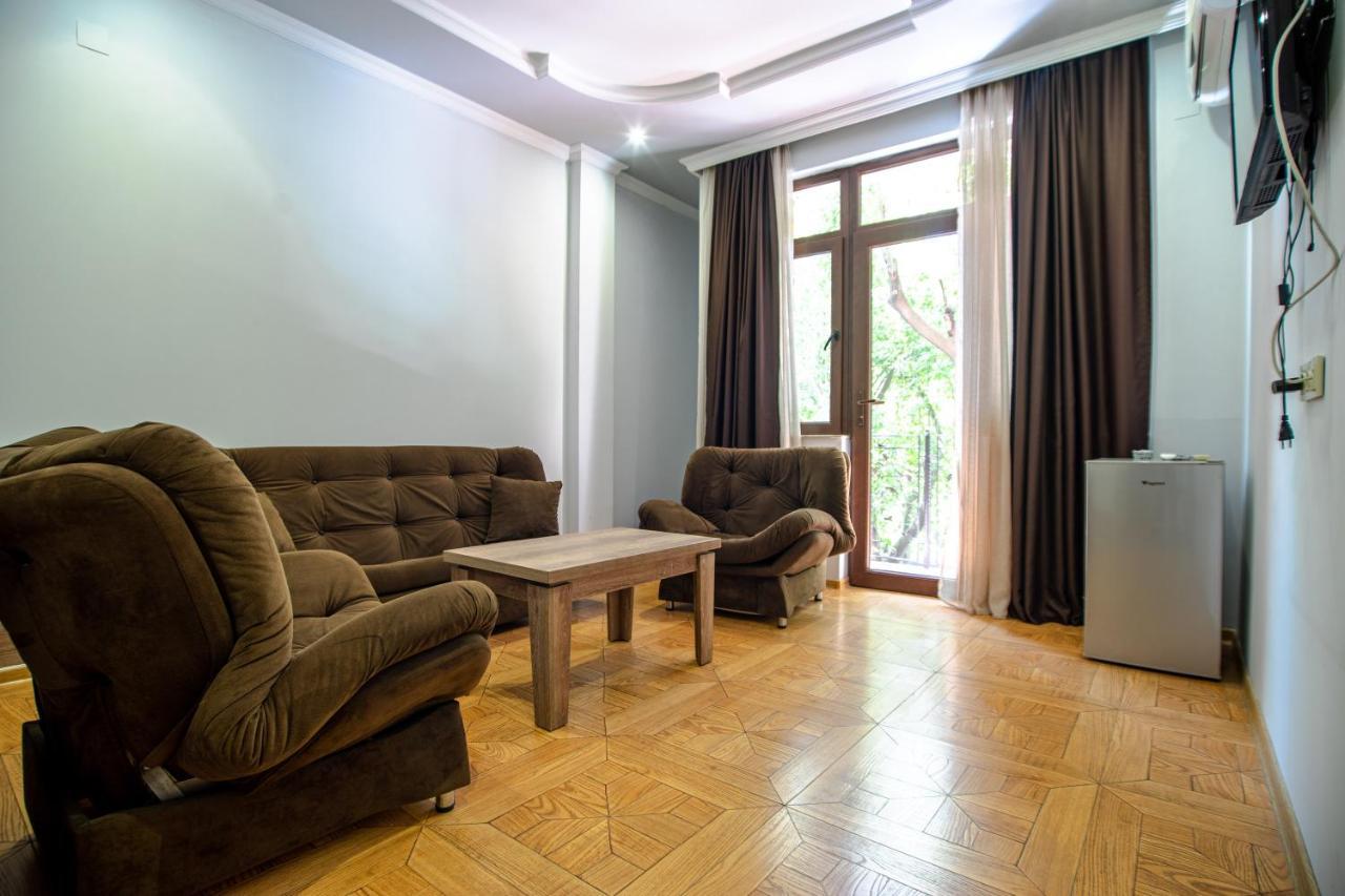 Hotel Porto Franco à Batoumi Extérieur photo